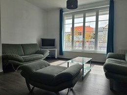 Grande pièce lumineuse salon et séjour dans l'appartement Prunelle à Royan en Charente maritime