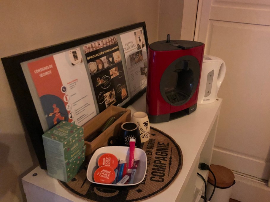 nécessaire petit déjeuner dans la chambre