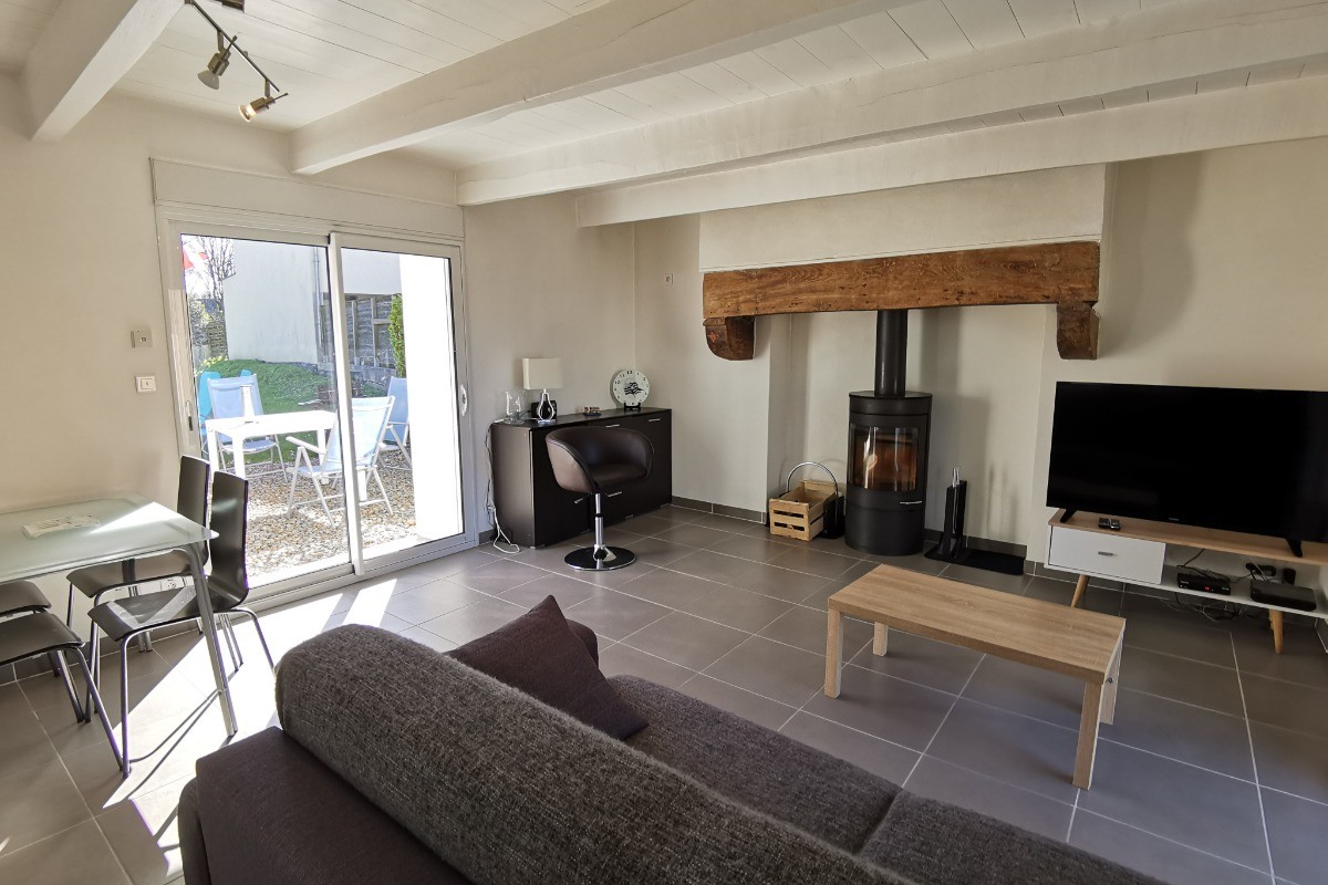 salon séjour avec le poêle à bois