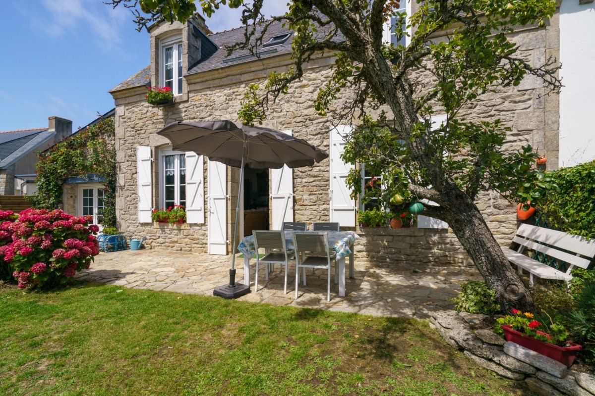 Jardin avec terrasse ombragée