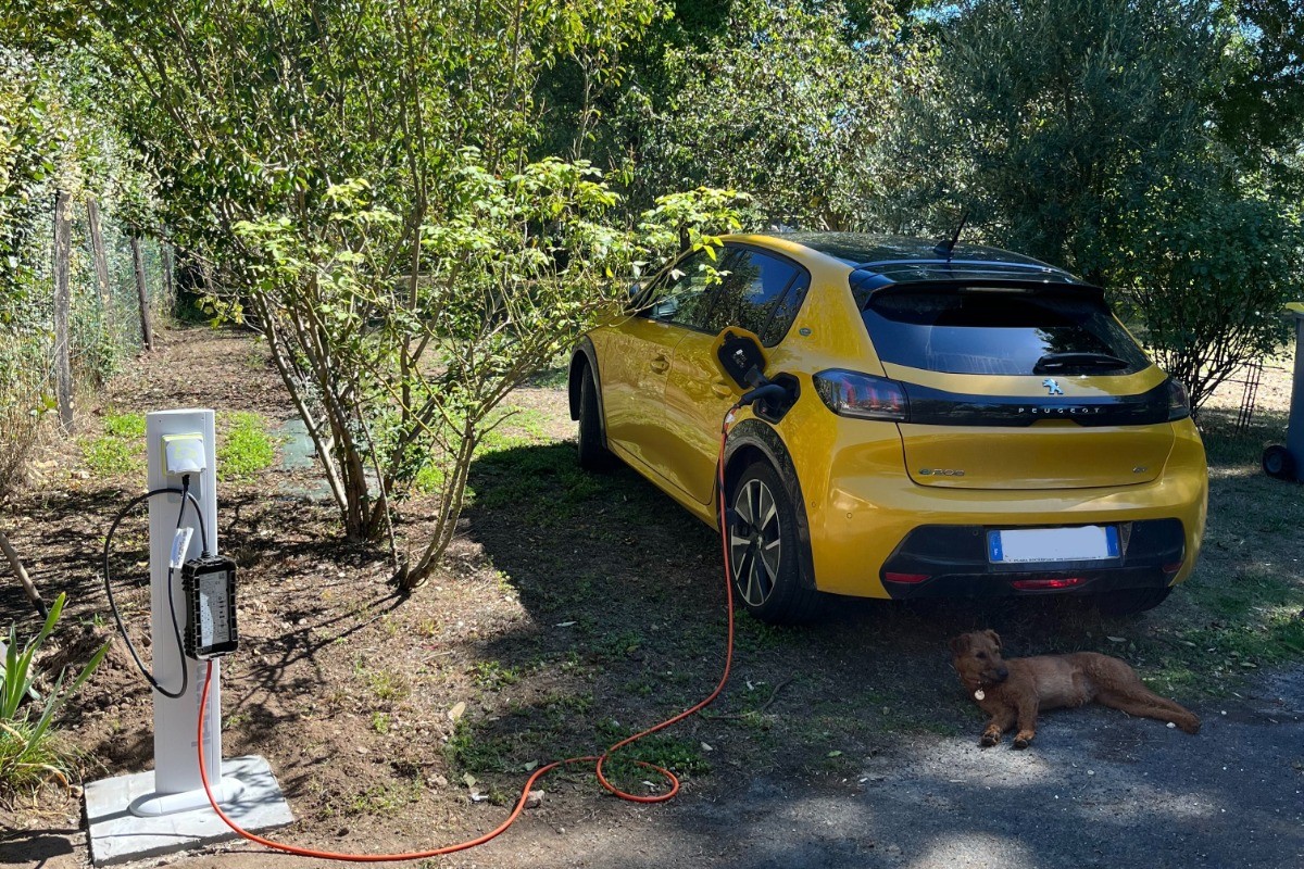 La borne de recharge 3,7kW AC monophasée
