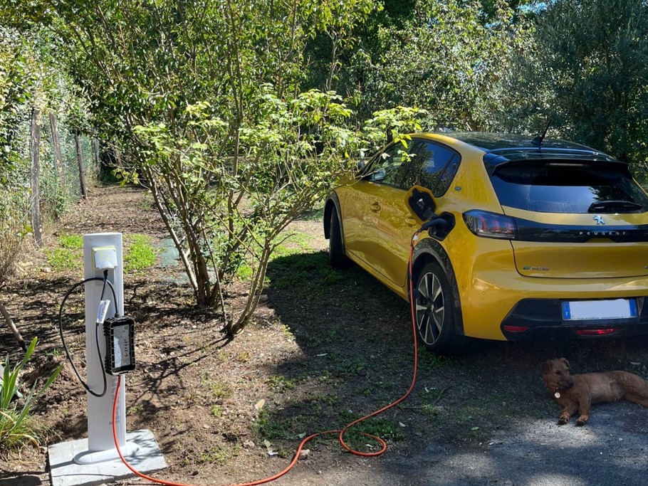 La borne de recharge 3,7kW AC monophasée