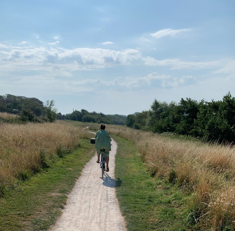 NOMBREUSES BALADES A PIED OU A VELO