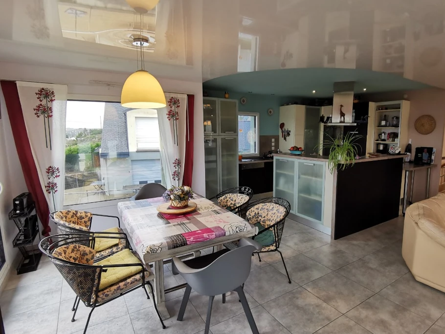 Salle a manger donnant sur la terrasse