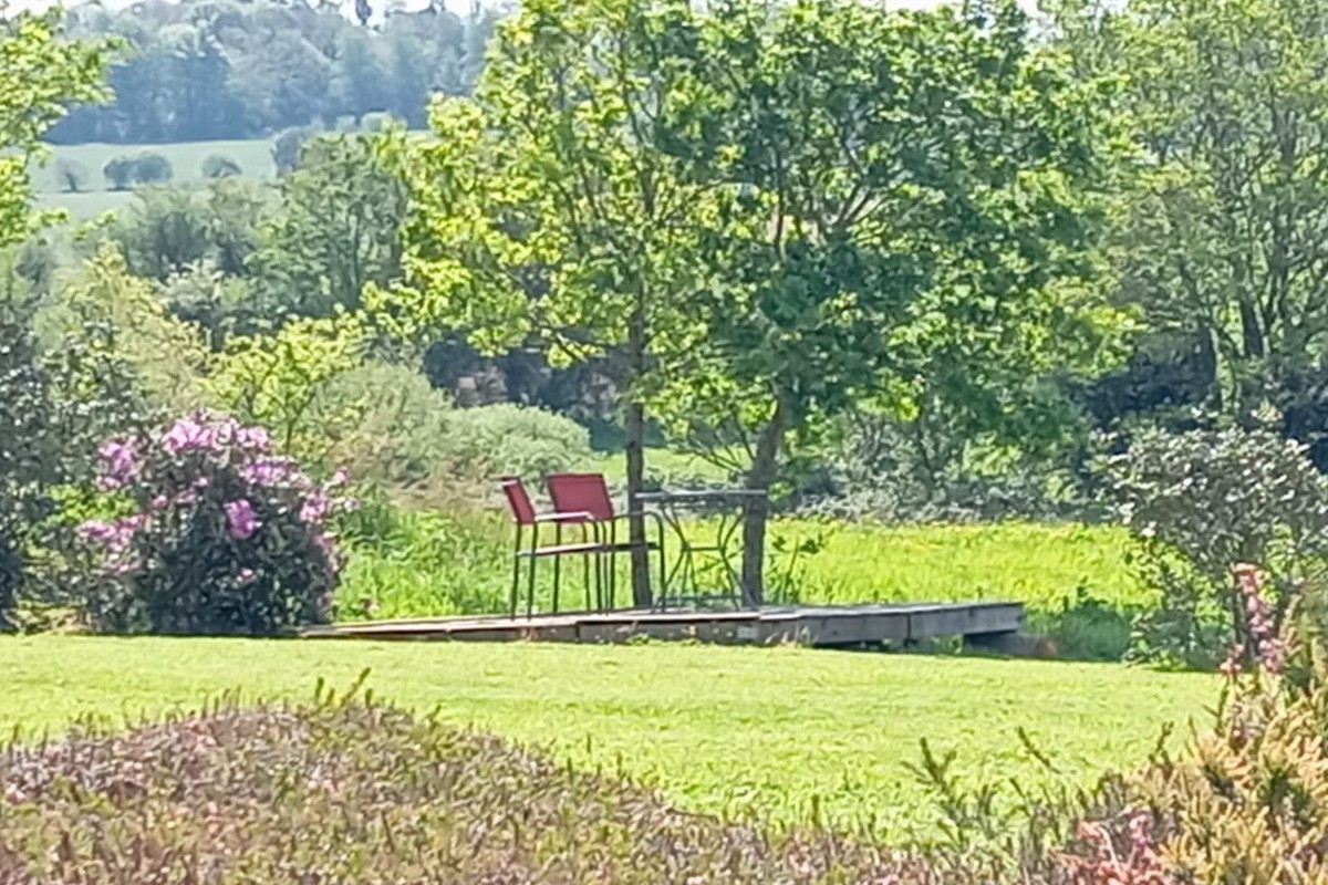 Petite  Terrasse au fond du jardin