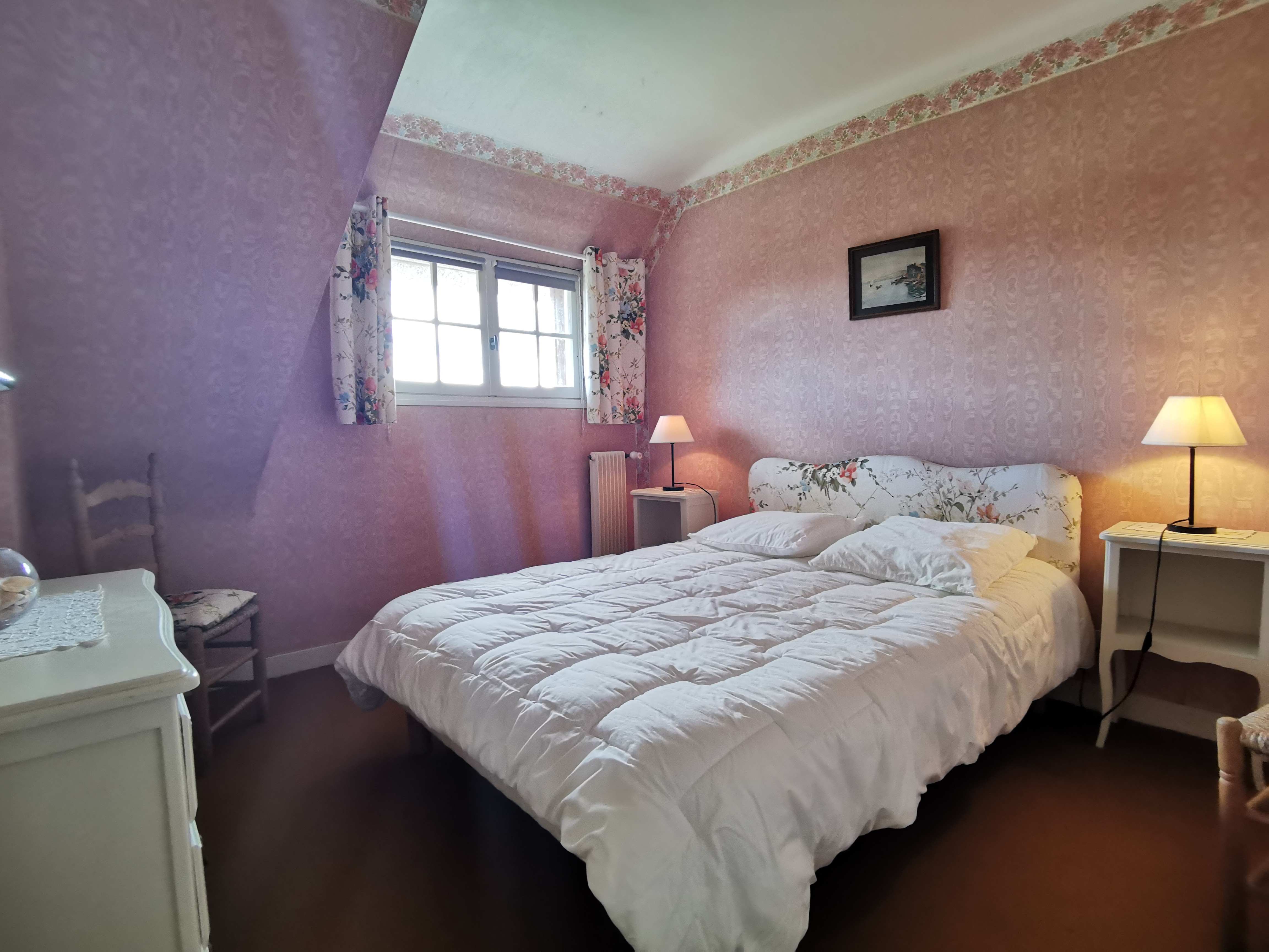 First floor: Bedroom 1 - Bed 140