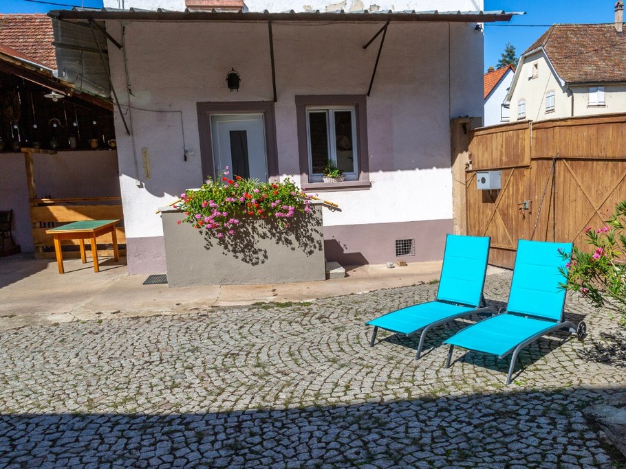 Cour et entrée dans le gîte