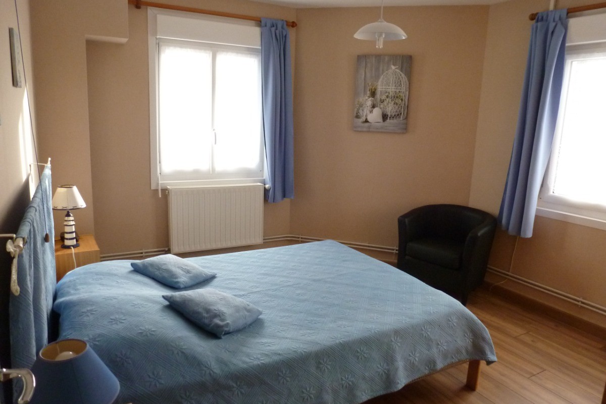 Première chambre (lit 140)