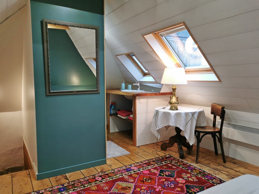 Bedroom with shower room and WC