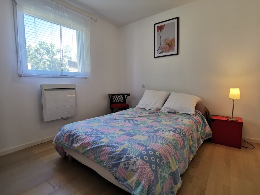 Une chambre avec 1 lit 120