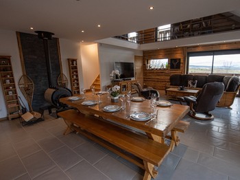 Grande table extensible pour 14 personnes