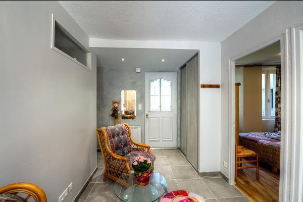 1st floor entrance door rue de la liberté