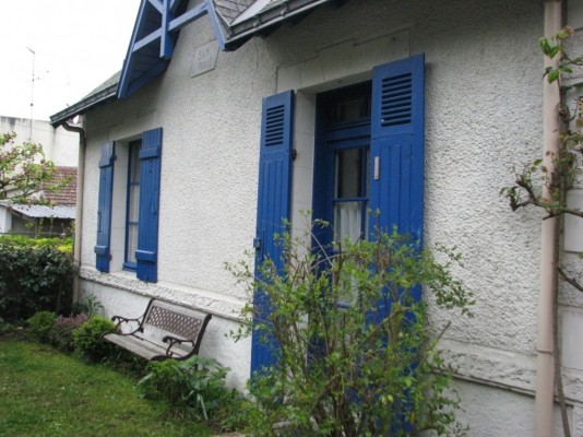 la maison bleue côté rue