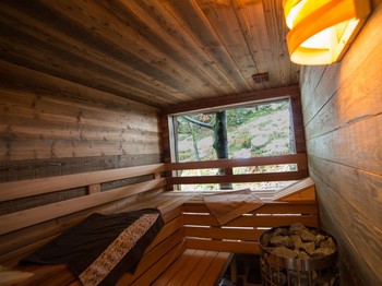 Refuge Improbable sauna (c) Michel Laurent