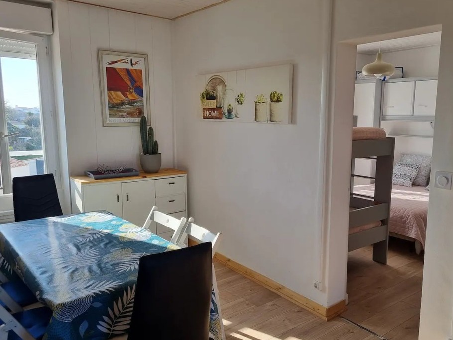 Séjour/accès chambre