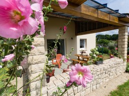 terrasse couverte pour profiter de la quiétude du soir,
observer les oiseaux, au calme, dans la nature.