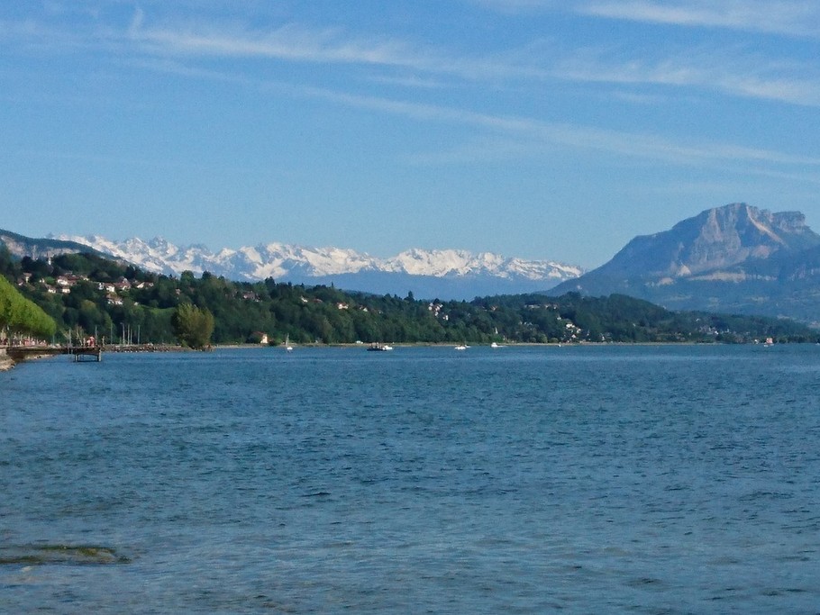 Entre lacs & montagnes , venez découvrir la ville thermale d' Aix les Bains.