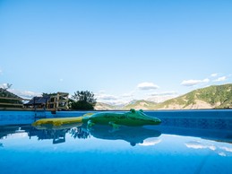 Halte Air et Go/ Cheval blanc/ piscine