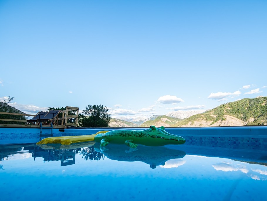 Halte Air et Go/ Cheval blanc/ piscine