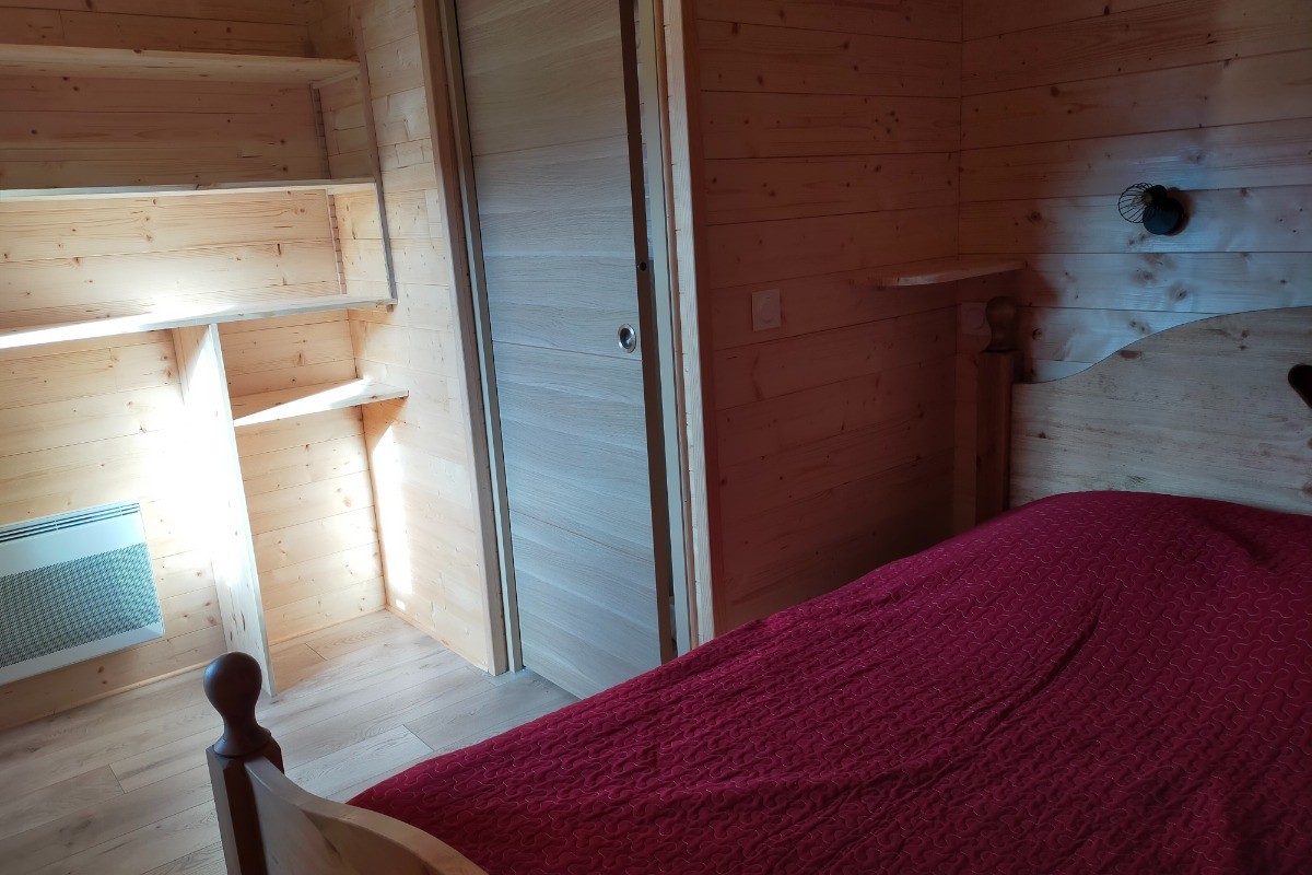 chambre 9 m2 coté sud 1 lit 140