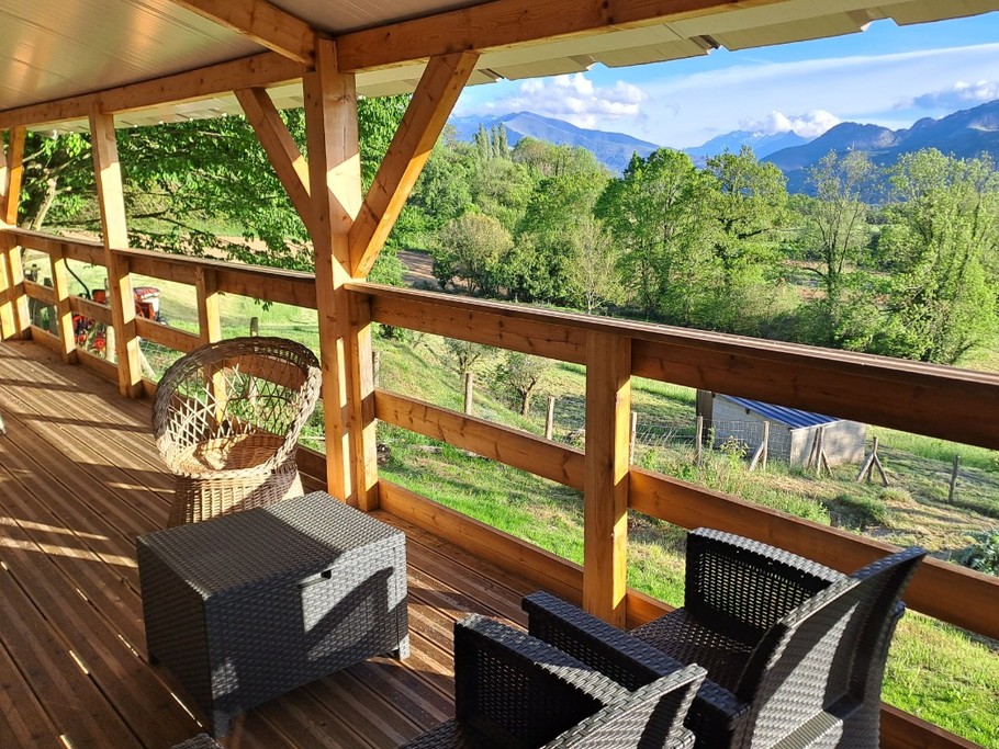 Grande terrasse couverte privative.