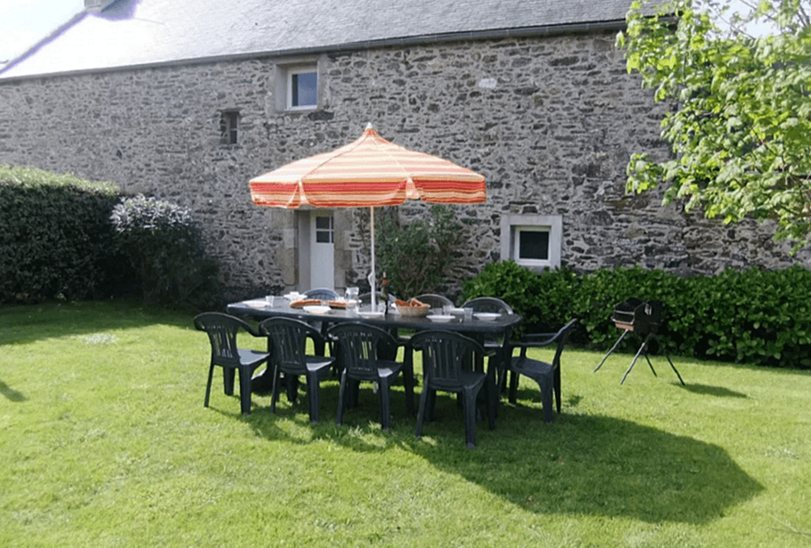 Grand jardin clos privatif de 700 m² à l'arrière de la maison