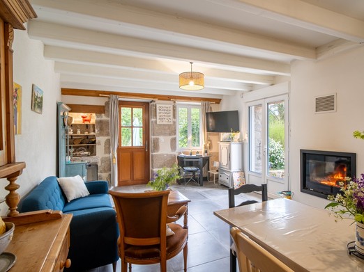 Séjour avec cheminée HAUTE-VIENNE 87 Gîte Le KAOLIN Clévacances