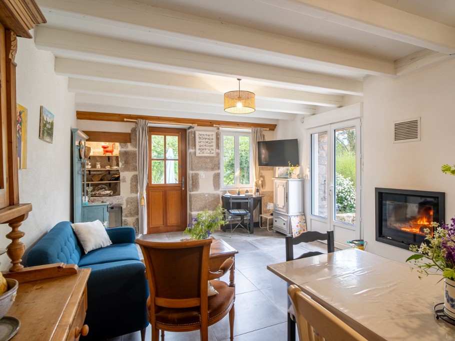 Séjour avec cheminée HAUTE-VIENNE 87 Gîte Le KAOLIN Clévacances