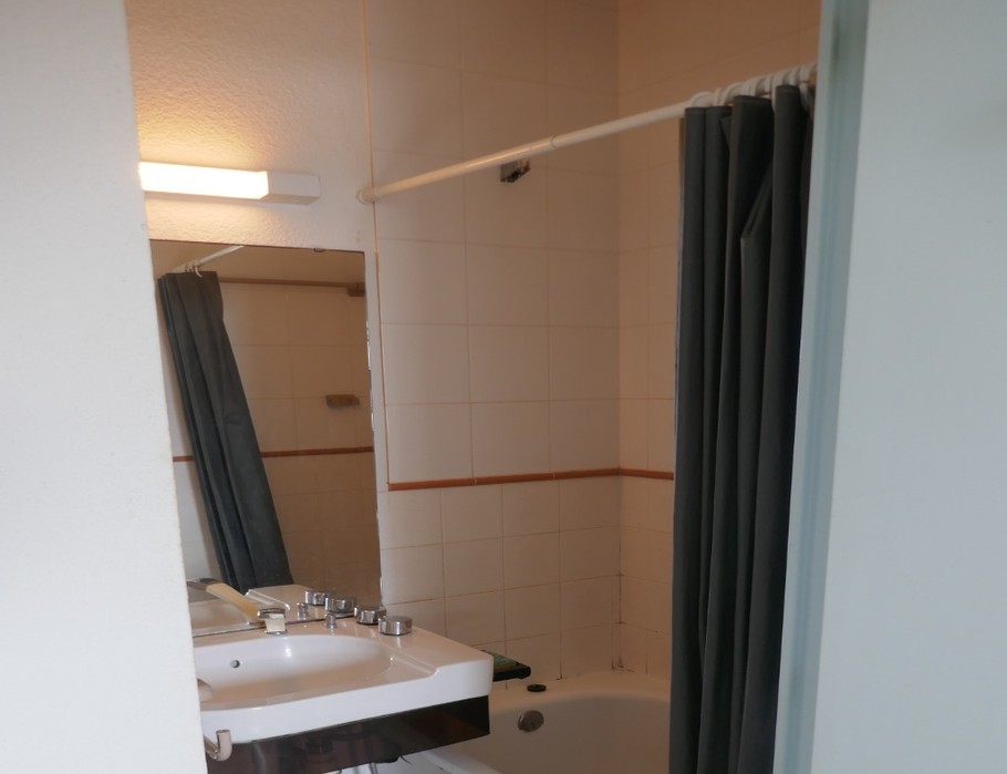 Salle de bain attenante à la chambre
