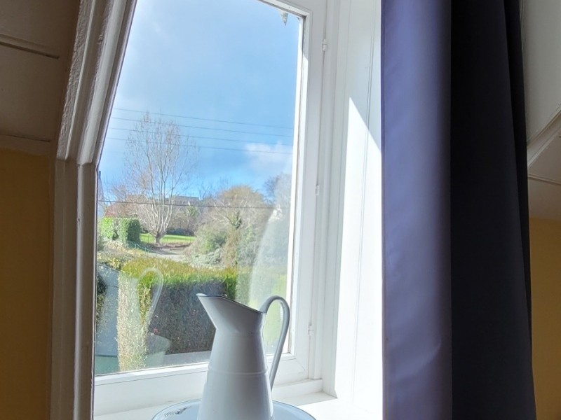 Location, 4/6 personnes à TREBEURDEN à 5 minutes PLAGE - 10 minutes PERROS-GUIREC - COTES D'ARMOR - BRETAGNE - vue chambre twin