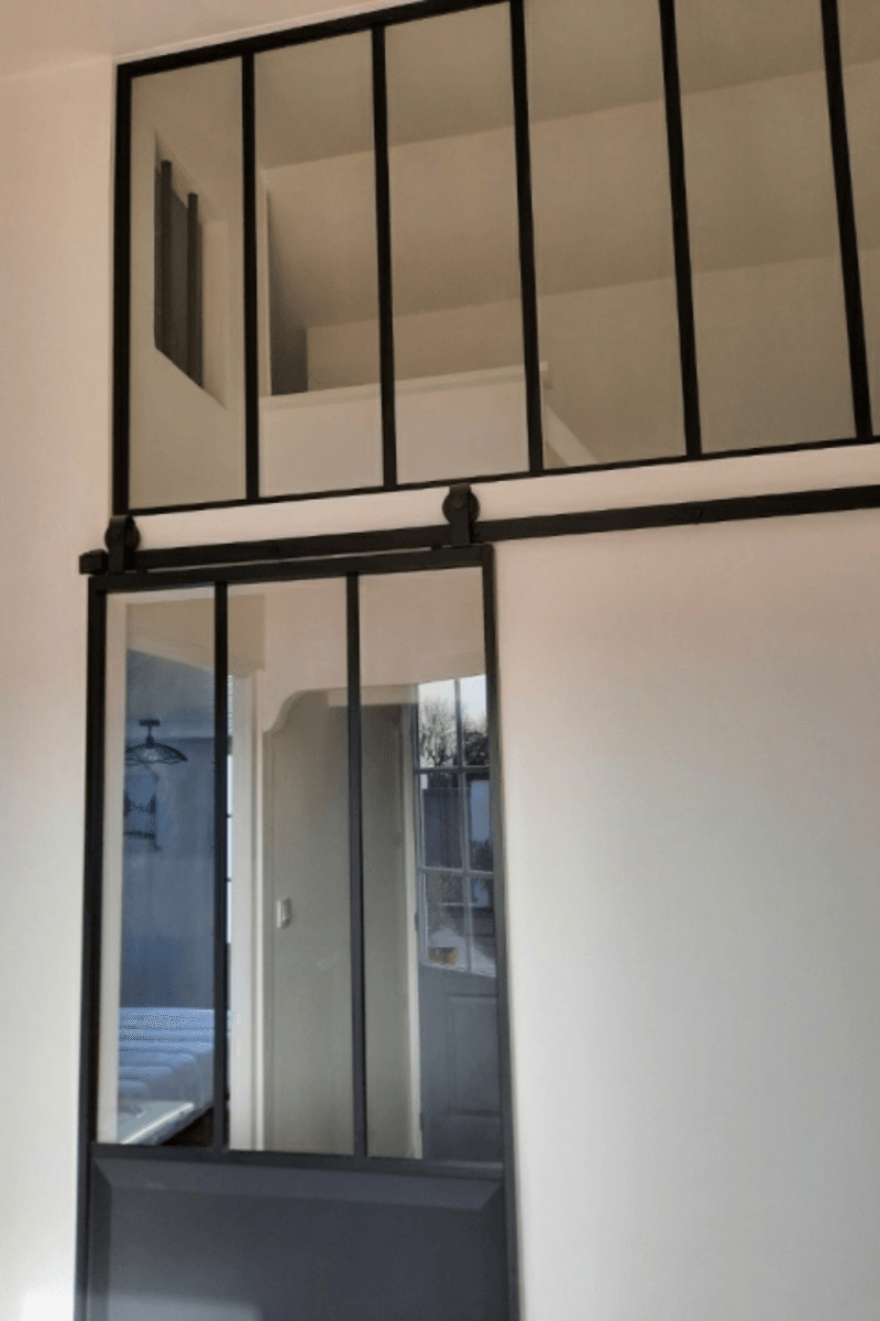 Espace nuit séparé par une jolie verrière