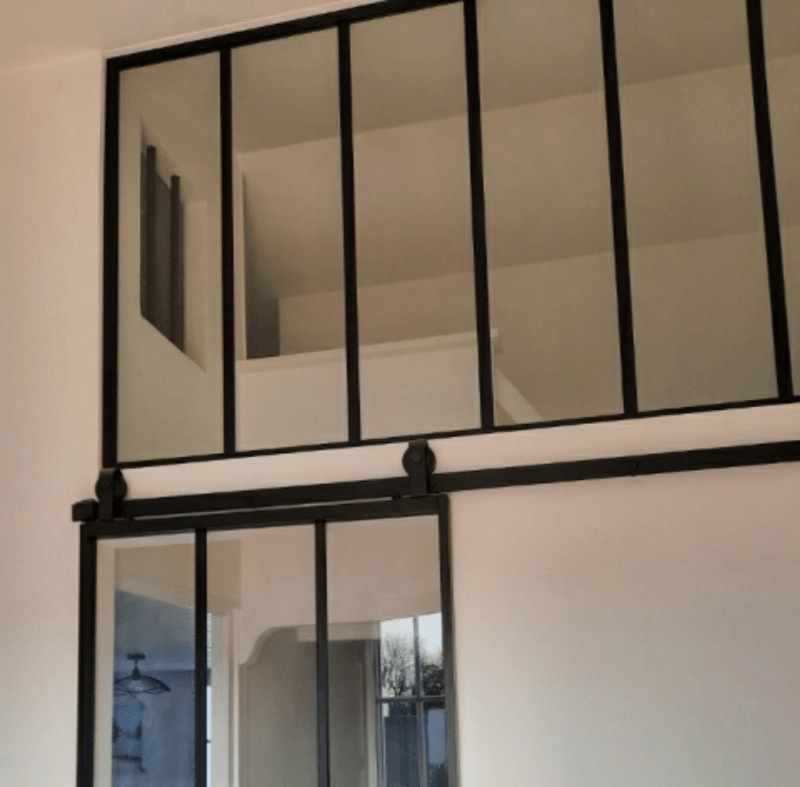 Espace nuit séparé par une jolie verrière