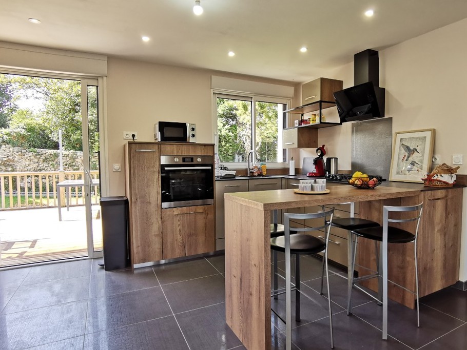 espace cuisine avec accès sur la grande terrasse
