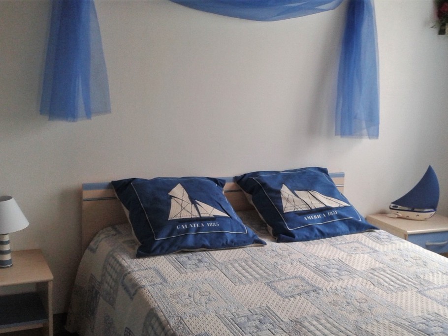 chambre 1 rez de chaussée lit de 140x190