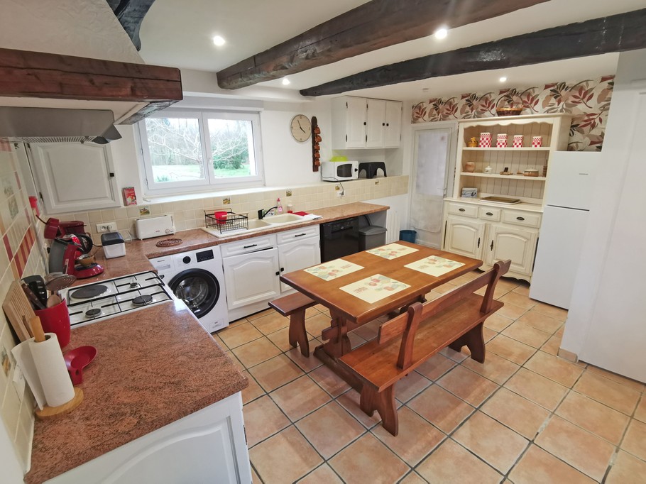 Cuisine indépendante entièrement aménagée et équipée