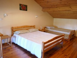 La chambre avec les deux lits
