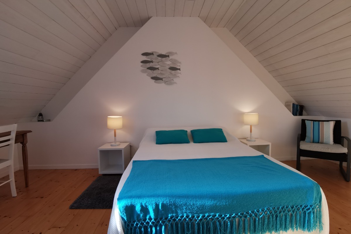 chambre 1 avec lit 140 à l'étage et placard penderie