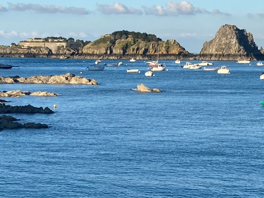 L'île des Rimains proche du port de Cancale.