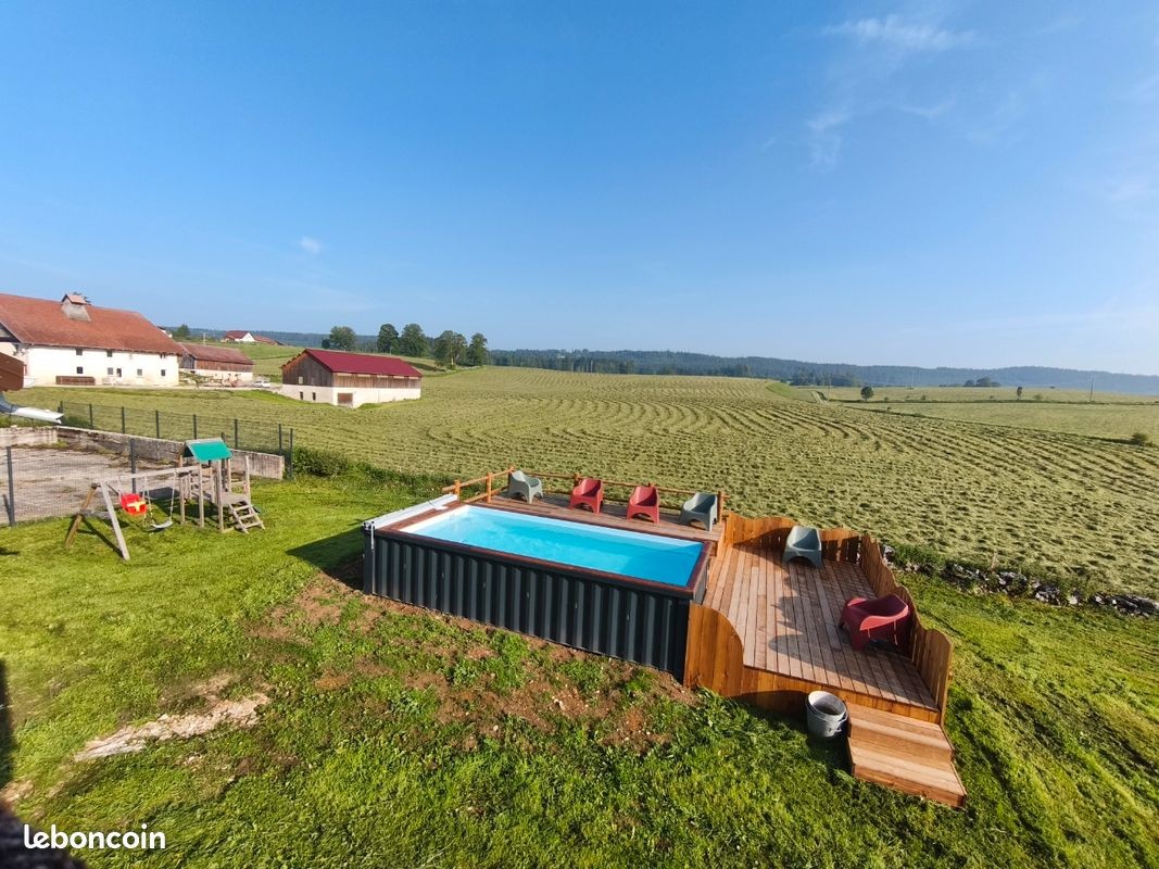 la piscine vue champ