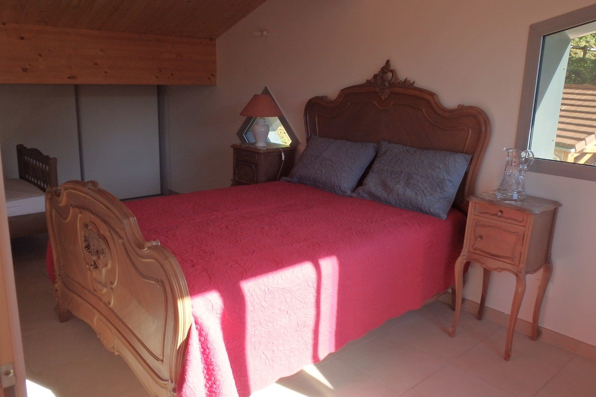Chambre N°1 avec un lit de 140X190 et un lit 90X190