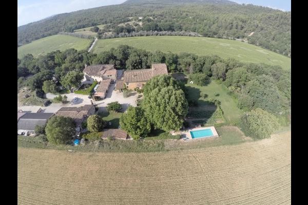 vue aérienne du domaine Saint Bacchi Jouques