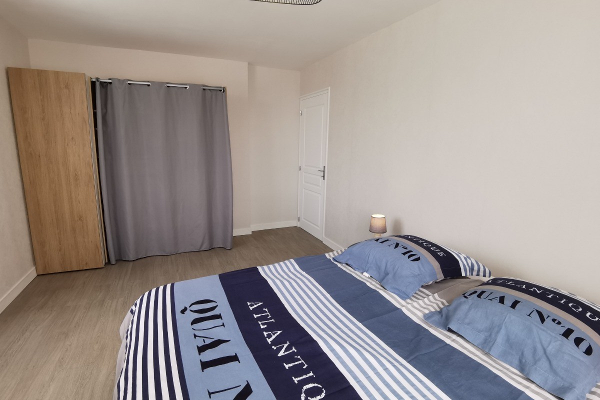 Grande chambre avec dressing