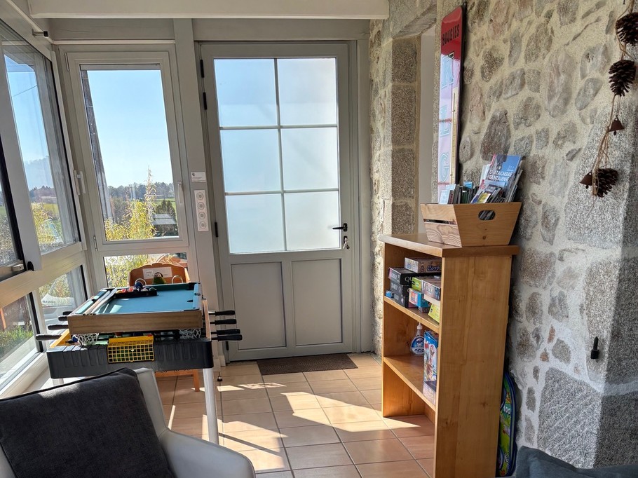 children's play area mini-billiards veranda family gîte