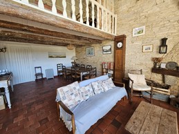 Large 32 m² living room