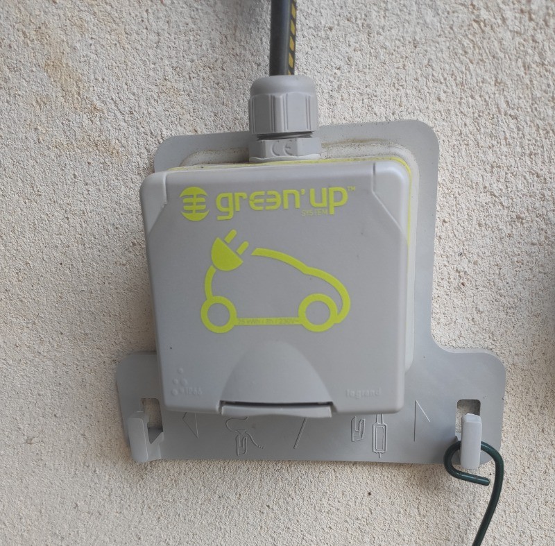 prise recharge pour  véhicule électrique