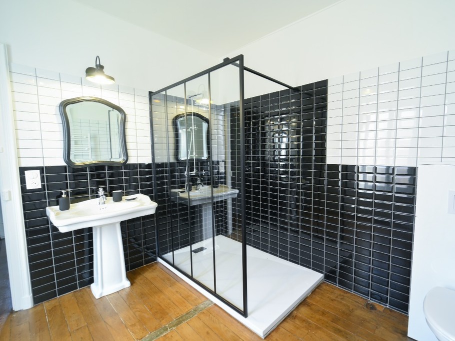 Une des nombreuses sdb de la maison