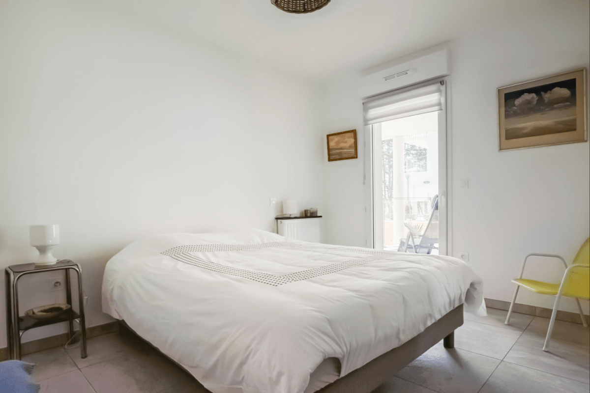 Chambre donnant sur la terrasse, lit queen size 160x200