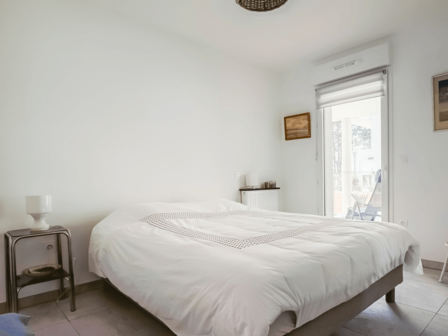 Chambre donnant sur la terrasse, lit queen size 160x200