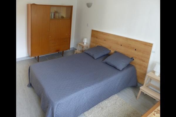 chambre lit en 140 location de vacances clévacances Alpes de Haute Provence