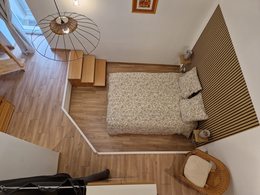 Chambre 2 très spacieuse vue de la mezzanine - Gite des Vignes